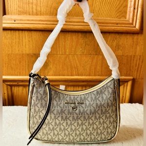 Jet Set Charm Small Metallic Logo Pochette- PALE GOLD